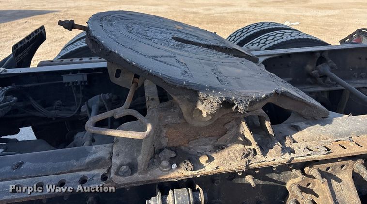 image for item FG1021 2016 Mack CXU613 semi truck