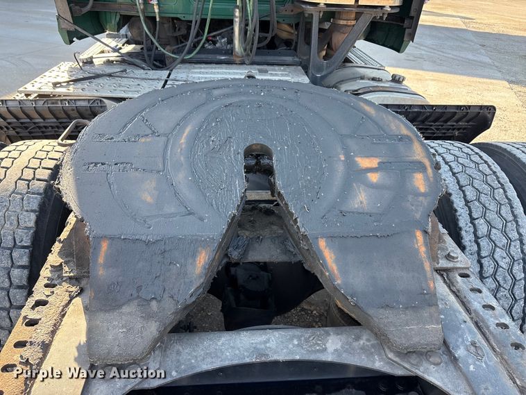 image for item FG1021 2016 Mack CXU613 semi truck