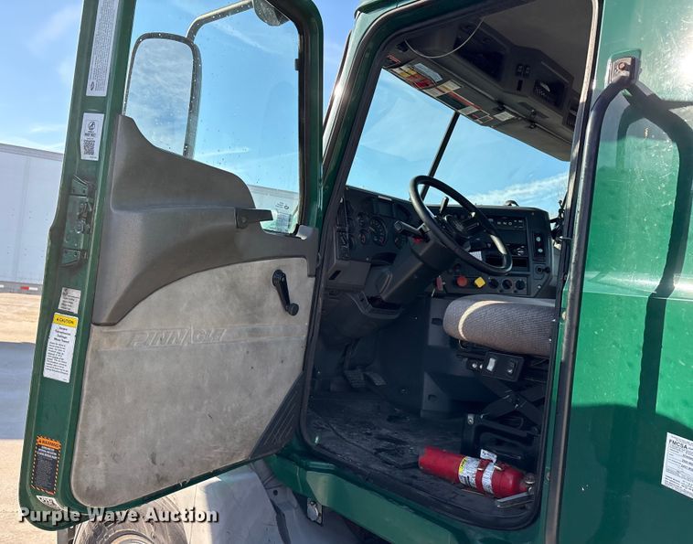 image for item FG1021 2016 Mack CXU613 semi truck