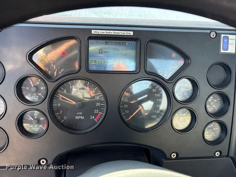 image for item FG1021 2016 Mack CXU613 semi truck