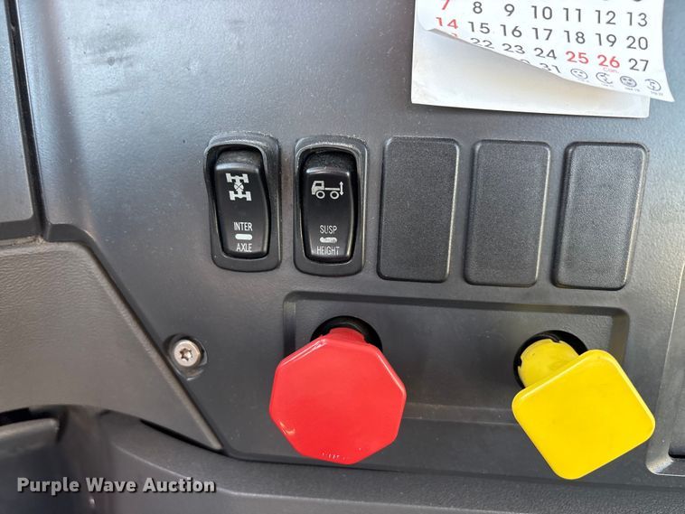 image for item FG1021 2016 Mack CXU613 semi truck