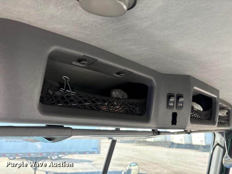 image for item FG1021 2016 Mack CXU613 semi truck