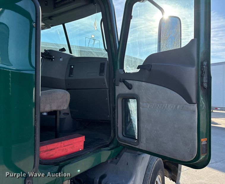 image for item FG1021 2016 Mack CXU613 semi truck