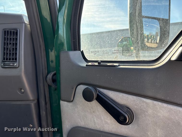 image for item FG1021 2016 Mack CXU613 semi truck