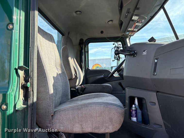 image for item FG1021 2016 Mack CXU613 semi truck