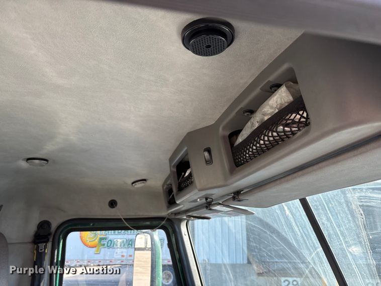 image for item FG1021 2016 Mack CXU613 semi truck