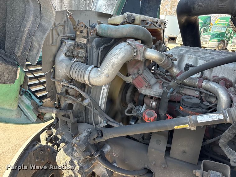 image for item FG1021 2016 Mack CXU613 semi truck