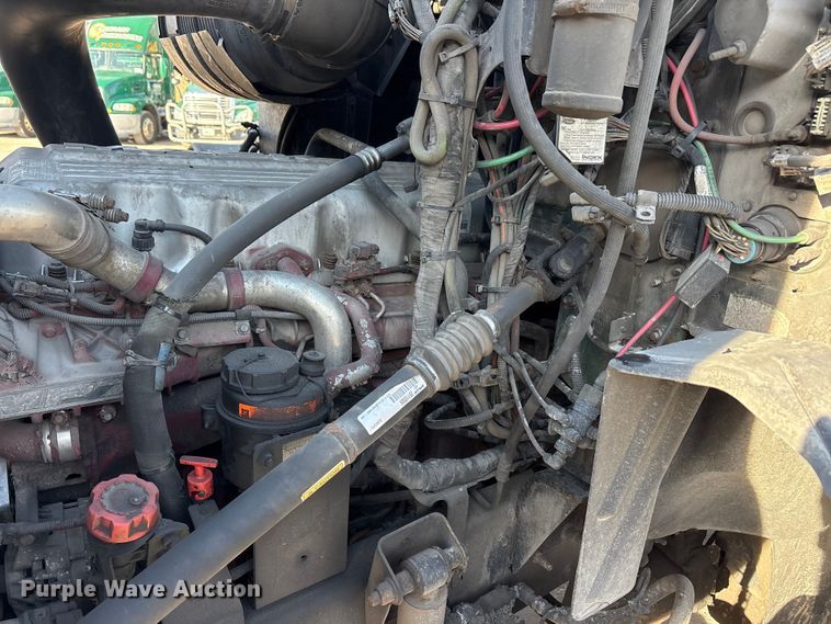 image for item FG1021 2016 Mack CXU613 semi truck