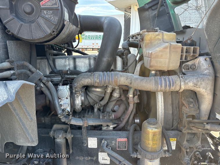 image for item FG1021 2016 Mack CXU613 semi truck