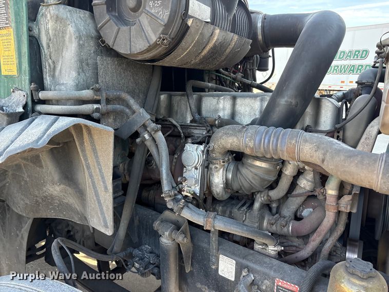 image for item FG1021 2016 Mack CXU613 semi truck