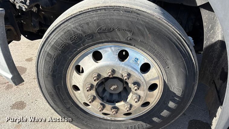 image for item FG1021 2016 Mack CXU613 semi truck