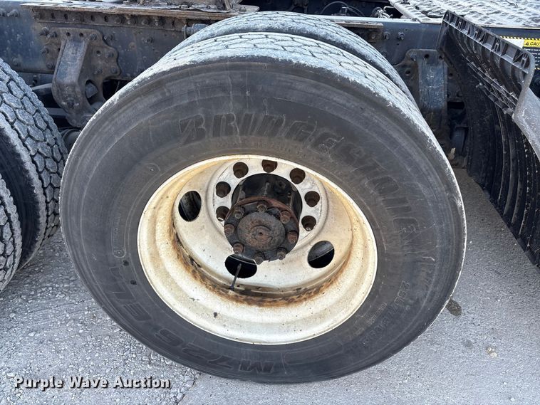 image for item FG1021 2016 Mack CXU613 semi truck