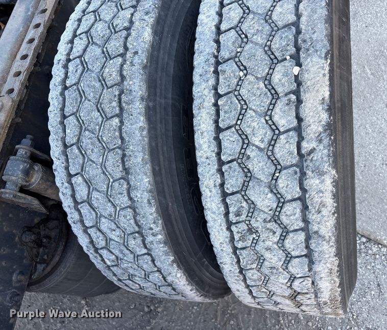 image for item FG1021 2016 Mack CXU613 semi truck