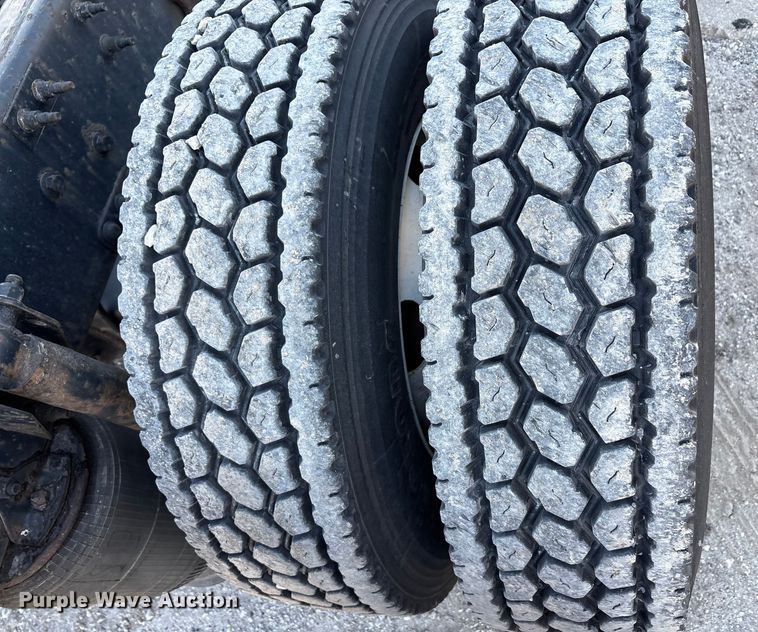 image for item FG1021 2016 Mack CXU613 semi truck