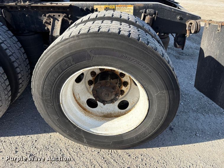 image for item FG1021 2016 Mack CXU613 semi truck