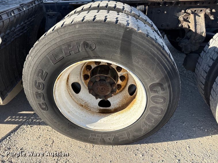 image for item FG1021 2016 Mack CXU613 semi truck