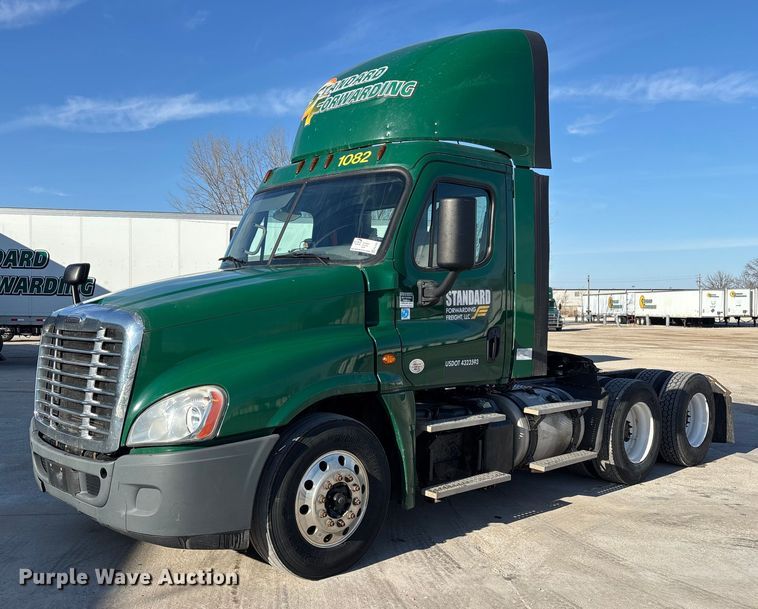 image for item FG1022 2017 Freightliner Cascadia 125 semi truck