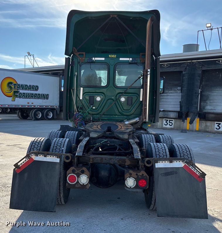 image for item FG1022 2017 Freightliner Cascadia 125 semi truck