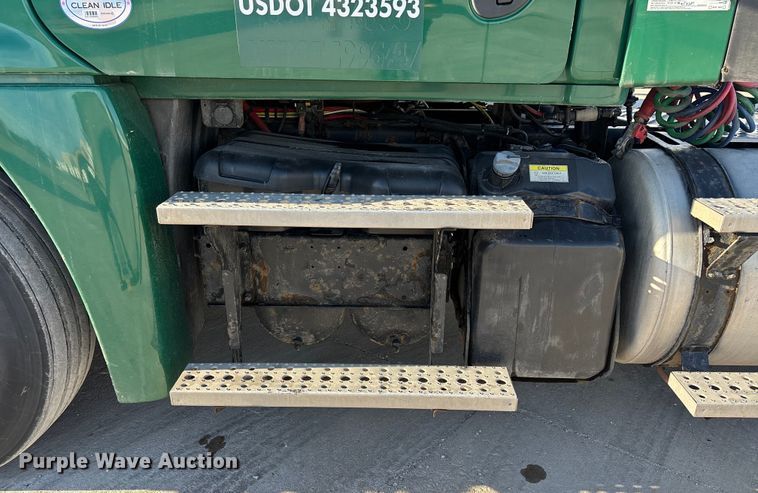 image for item FG1022 2017 Freightliner Cascadia 125 semi truck