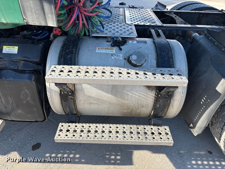 image for item FG1022 2017 Freightliner Cascadia 125 semi truck