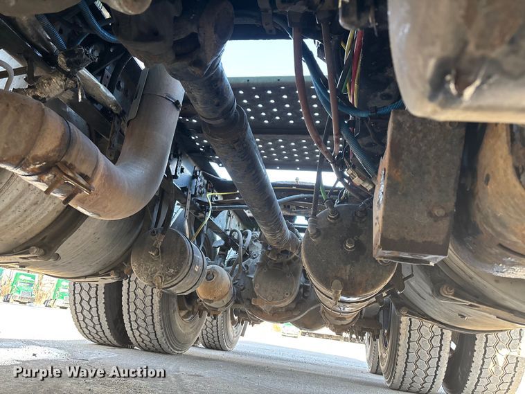 image for item FG1022 2017 Freightliner Cascadia 125 semi truck