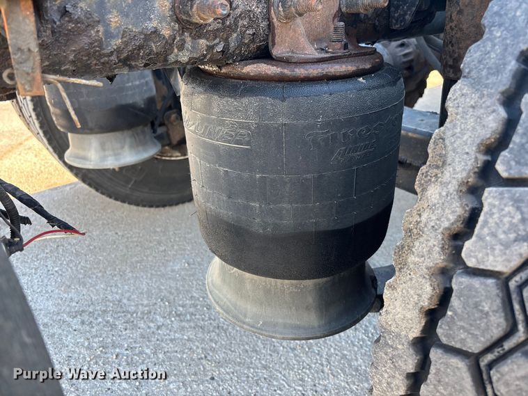 image for item FG1022 2017 Freightliner Cascadia 125 semi truck