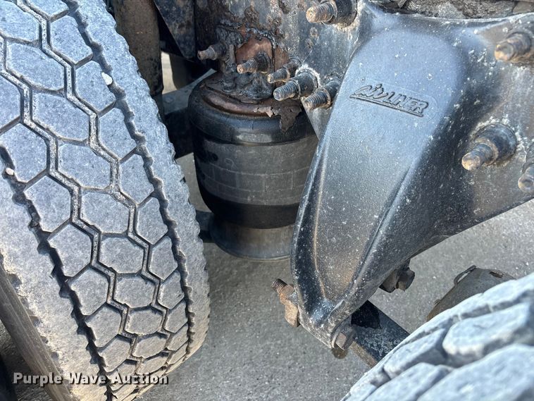 image for item FG1022 2017 Freightliner Cascadia 125 semi truck