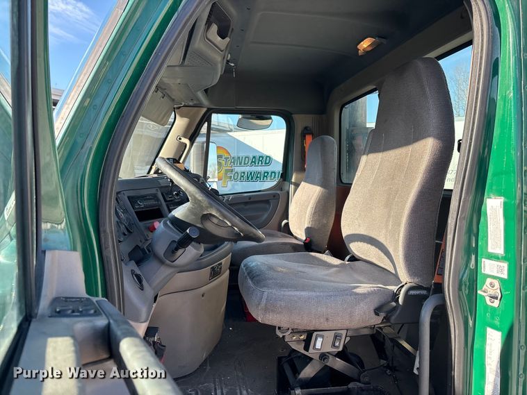 image for item FG1022 2017 Freightliner Cascadia 125 semi truck