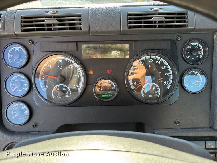 image for item FG1022 2017 Freightliner Cascadia 125 semi truck