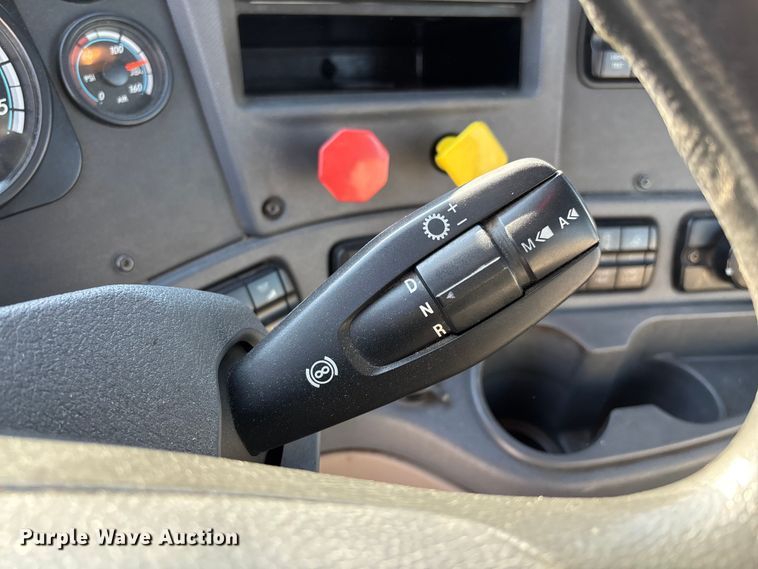 image for item FG1022 2017 Freightliner Cascadia 125 semi truck