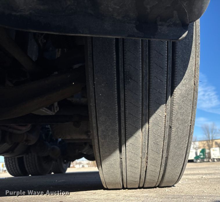 image for item FG1022 2017 Freightliner Cascadia 125 semi truck