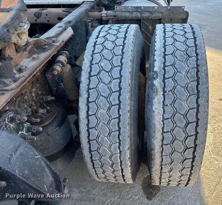 image for item FG1022 2017 Freightliner Cascadia 125 semi truck