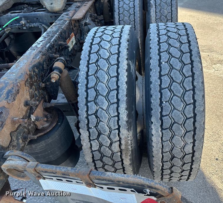 image for item FG1022 2017 Freightliner Cascadia 125 semi truck