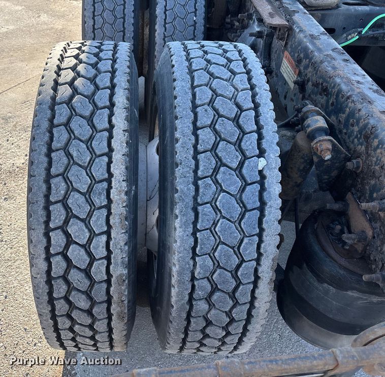 image for item FG1022 2017 Freightliner Cascadia 125 semi truck