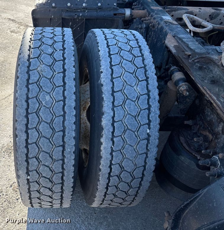 image for item FG1022 2017 Freightliner Cascadia 125 semi truck