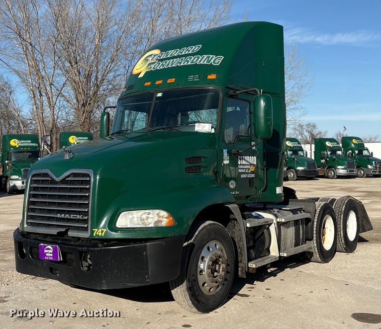 image for item FG1023 2016 Mack CXU613 semi truck