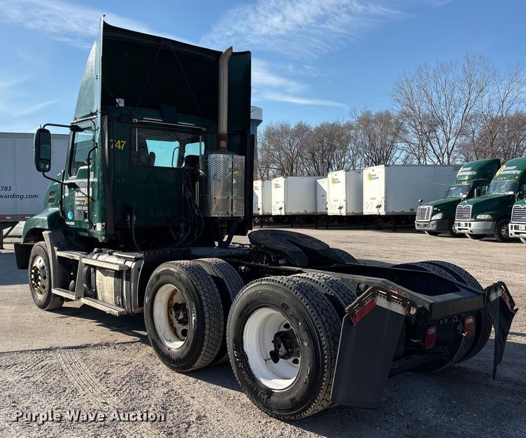 image for item FG1023 2016 Mack CXU613 semi truck