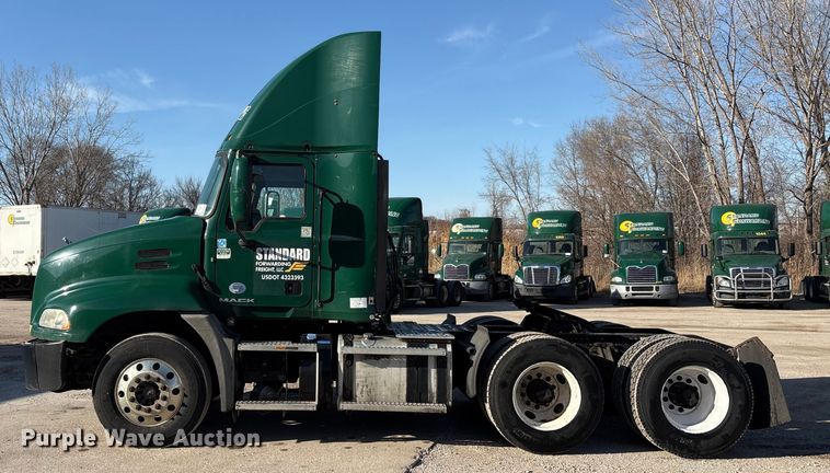 image for item FG1023 2016 Mack CXU613 semi truck