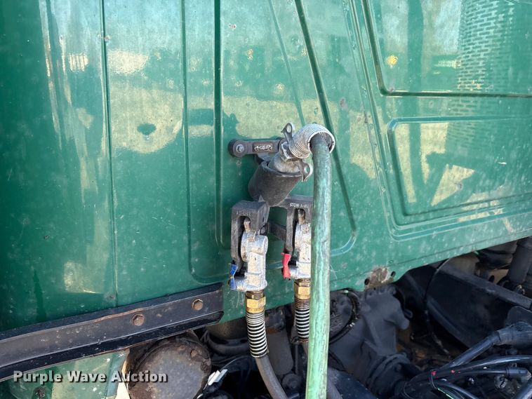 image for item FG1023 2016 Mack CXU613 semi truck