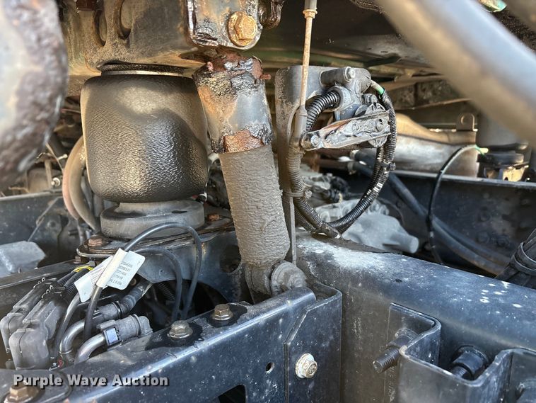 image for item FG1023 2016 Mack CXU613 semi truck