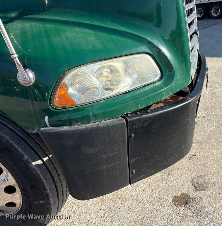 image for item FG1023 2016 Mack CXU613 semi truck