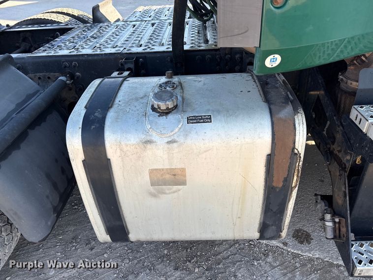 image for item FG1023 2016 Mack CXU613 semi truck