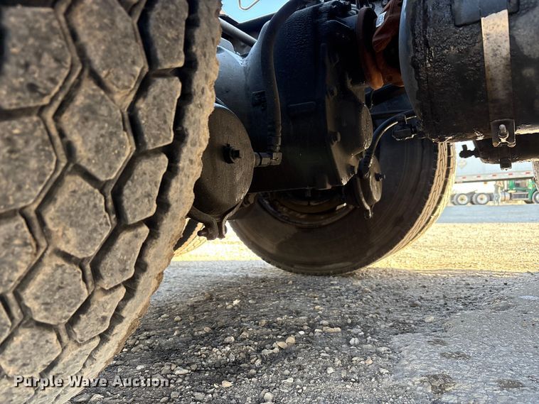 image for item FG1023 2016 Mack CXU613 semi truck