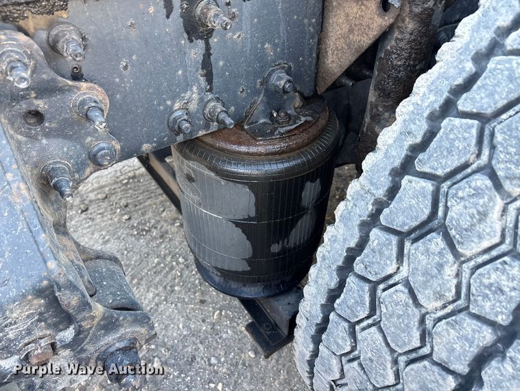 image for item FG1023 2016 Mack CXU613 semi truck