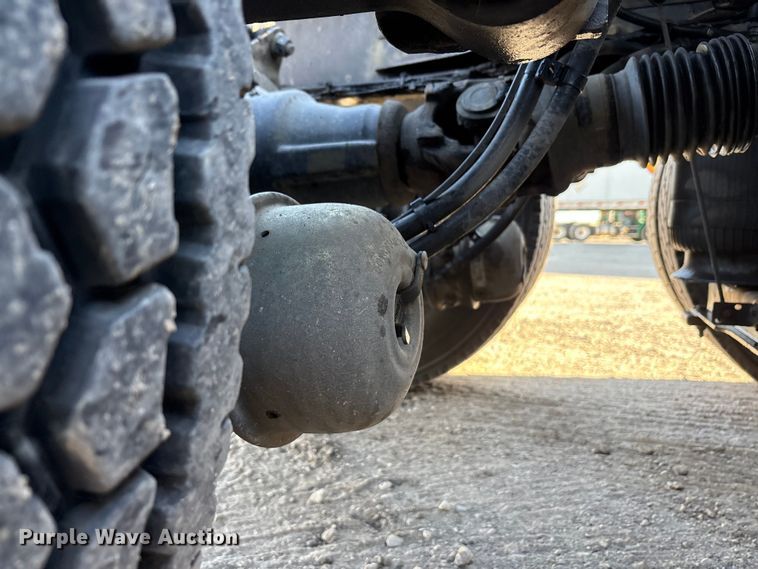 image for item FG1023 2016 Mack CXU613 semi truck