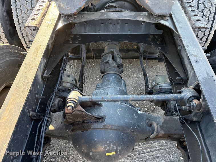 image for item FG1023 2016 Mack CXU613 semi truck