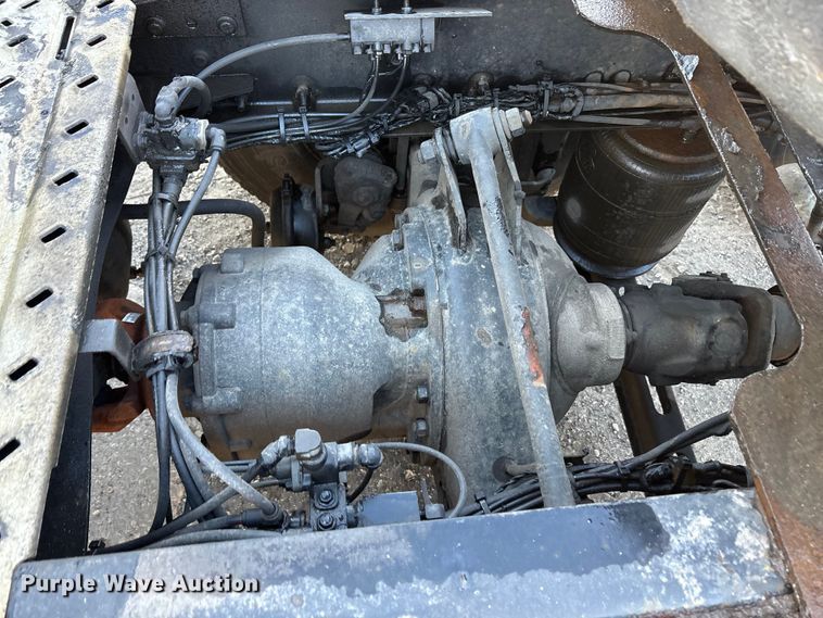 image for item FG1023 2016 Mack CXU613 semi truck