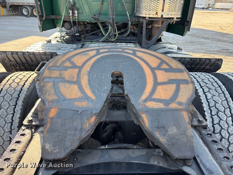 image for item FG1023 2016 Mack CXU613 semi truck