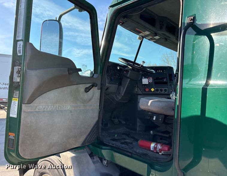 image for item FG1023 2016 Mack CXU613 semi truck