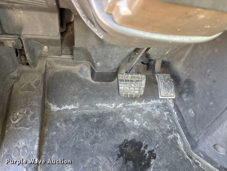 image for item FG1023 2016 Mack CXU613 semi truck